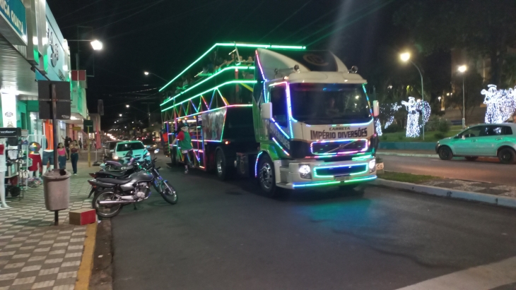 Carreta da Alegria itinerante realiza passeios em Manaus pela