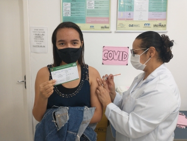 Foto 28: Adolescentes de 14 e 15 anos são vacinados em Quatá
