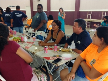 Foto 1: Almoço de confraternização é oferecido para integrantes da Frente de Trabalho