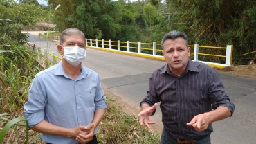 Foto 3: Prefeitura de Quatá recupera novamente a lateral da ponte do Rio do Peixe destruída por acidente