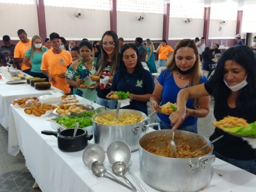 Foto 10: Almoço de confraternização é oferecido para integrantes da Frente de Trabalho