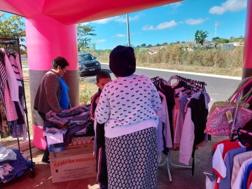 Foto 40:  Varal Solidário: roupas limpas e perfumadas para população