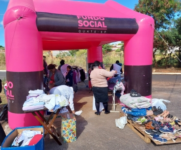 Foto 2:  Varal Solidário: roupas limpas e perfumadas para população