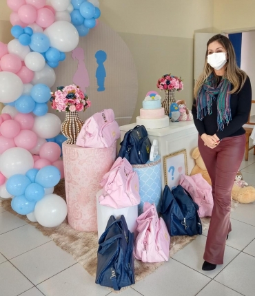 Foto 8: Entrega de Kit de enxoval de bebê para as futuras mamães atendidas pelos programas do CRAS