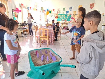 Foto 1:  Festa Junina do grupo Criança Feliz - Centro Comunitário 