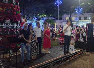 Foto 78: Prefeitura de Quatá inaugura a Praça de Natal 2024!