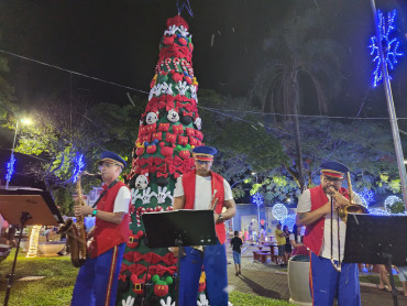 Foto 130: Prefeitura de Quatá inaugura a Praça de Natal 2024!