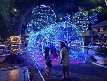 Foto 2: Prefeitura de Quatá inaugura a Praça de Natal 2024!