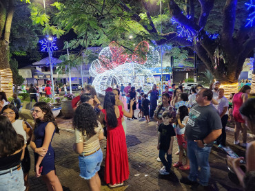 Foto 115: Prefeitura de Quatá inaugura a Praça de Natal 2024!