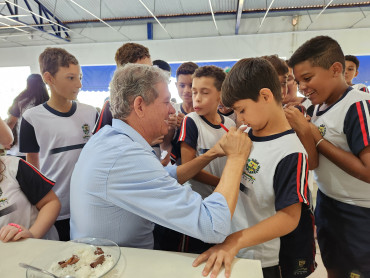 Foto 40: CHURRASCO NAS ESCOLAS