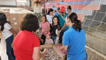 Foto 2: Entrega de Brinquedos