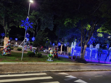 Foto 7: Prefeitura de Quatá inaugura a Praça de Natal 2024!