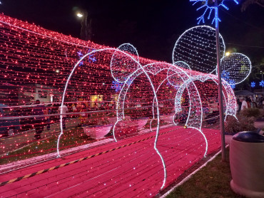 Foto 5: Prefeitura de Quatá inaugura a Praça de Natal 2024!