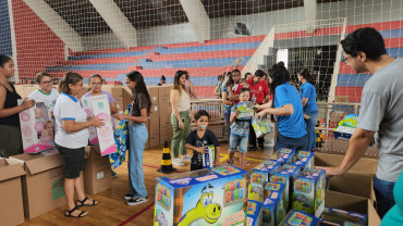 Foto 9: Entrega de Brinquedos