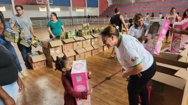 Foto 18: Entrega de Brinquedos