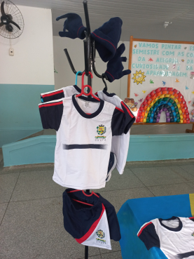 Foto 2: ENTREGA DE UNIFORMES DE INVERNO