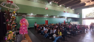Foto 56: Peça de Teatro leva informações do combate à Dengue para alunos de Quatá