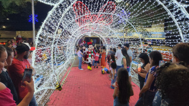 Foto 31: Prefeitura de Quatá inaugura a Praça de Natal 2024!