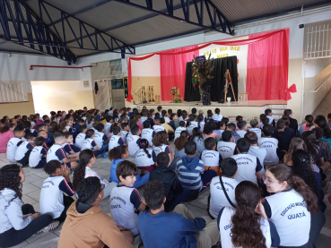 Foto 131: Peça de Teatro leva informações do combate à Dengue para alunos de Quatá