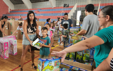 Foto 34: Entrega de Brinquedos