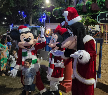 Foto 90: Prefeitura de Quatá inaugura a Praça de Natal 2024!