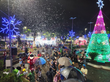 Foto 119: Prefeitura de Quatá inaugura a Praça de Natal 2024!