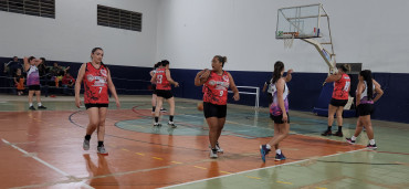 Foto 25: Basquete Adulto Master Feminino de Quatá