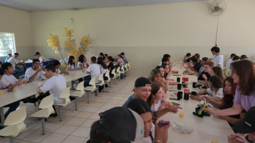 Foto 13: CHURRASCO NAS ESCOLAS