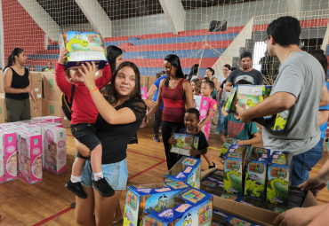 Foto 30: Entrega de Brinquedos