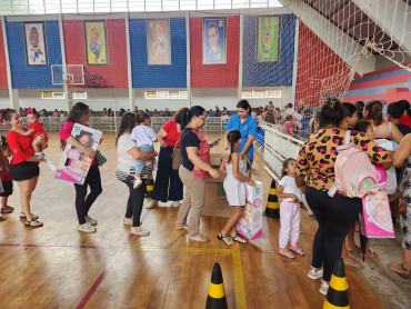 Foto 44: Entrega de Brinquedos