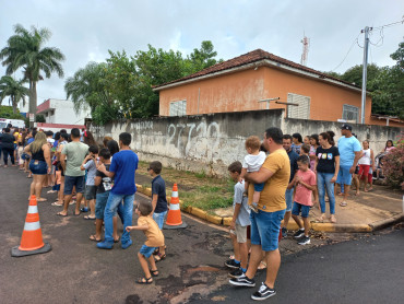 Foto 29: Entrega de Brinquedos