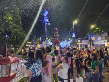 Foto 94: Prefeitura de Quatá inaugura a Praça de Natal 2024!