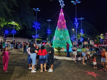 Foto 106: Prefeitura de Quatá inaugura a Praça de Natal 2024!