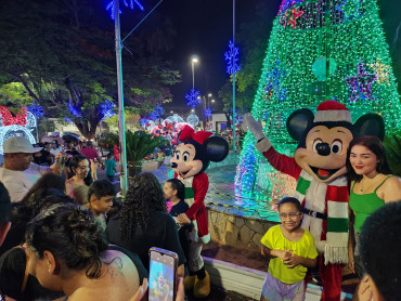 Foto 43: Prefeitura de Quatá inaugura a Praça de Natal 2024!