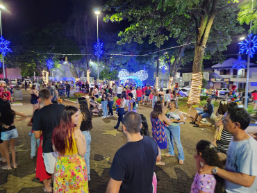 Foto 114: Prefeitura de Quatá inaugura a Praça de Natal 2024!