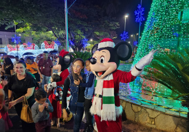 Foto 55: Prefeitura de Quatá inaugura a Praça de Natal 2024!