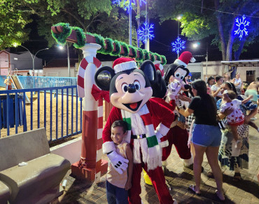 Foto 76: Prefeitura de Quatá inaugura a Praça de Natal 2024!