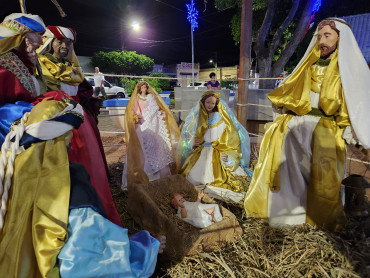 Foto 21: Prefeitura de Quatá inaugura a Praça de Natal 2024!