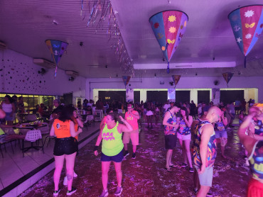 Foto 34: Carnaval 2025 em Quatá promoveu 5 dias de folia com marchinhas, pagode, axé e matinê