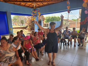 Foto 42: CRAS realiza tarde festiva de Carnaval para grupos de convivência