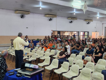 Foto 29: Palestras de incentivo e Planejamento Escolar 2025 reúne os profissionais da Educação