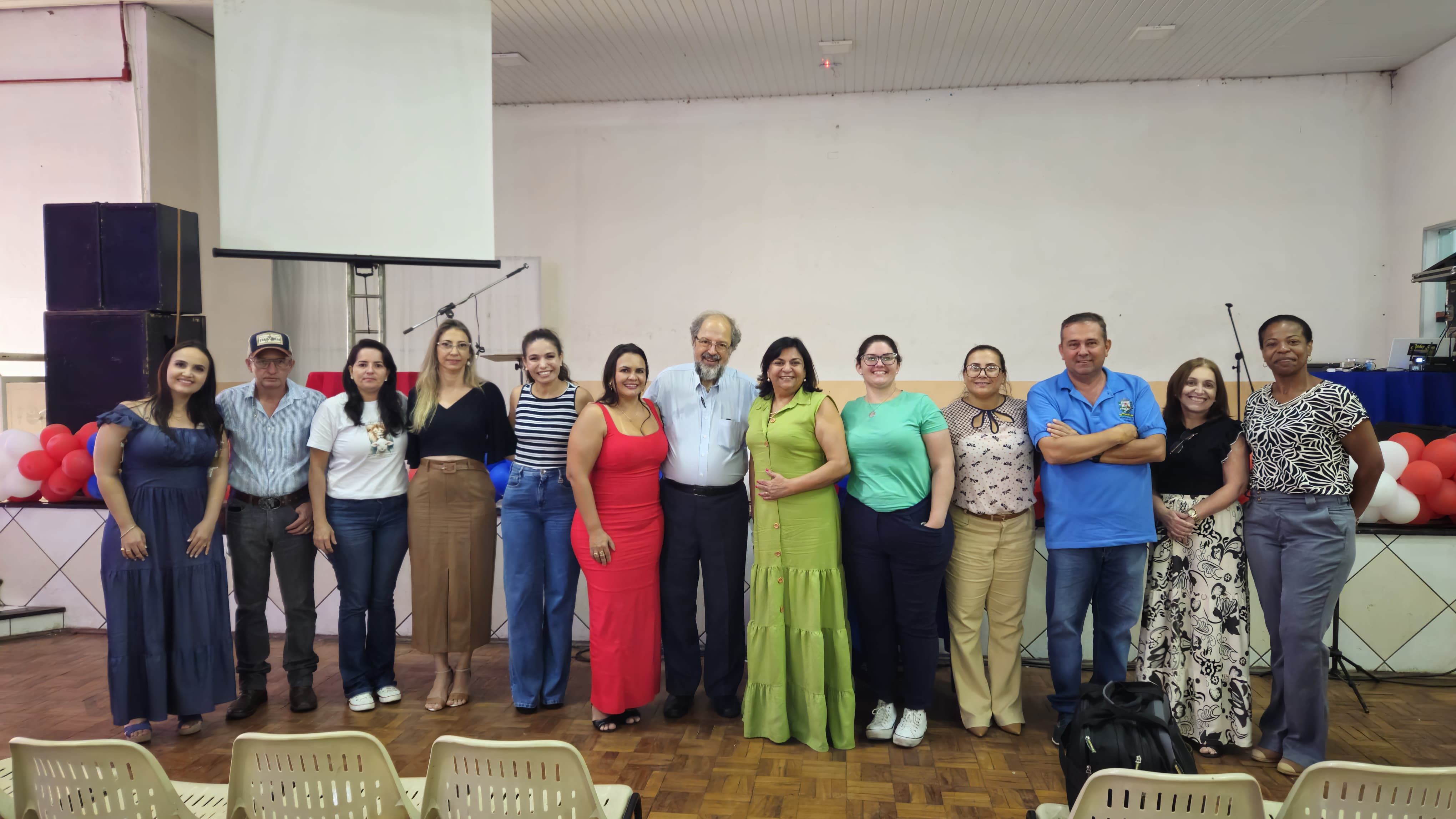 Foto 1: Palestras de incentivo e Planejamento Escolar 2025 reúne os profissionais da Educação