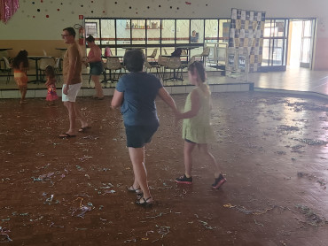 Foto 49: Carnaval 2025 em Quatá promoveu 5 dias de folia com marchinhas, pagode, axé e matinê