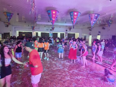 Foto 42: Carnaval 2025 em Quatá promoveu 5 dias de folia com marchinhas, pagode, axé e matinê