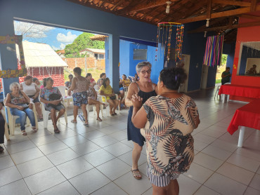 Foto 3: CRAS realiza tarde festiva de Carnaval para grupos de convivência