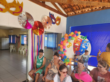 Foto 2: CRAS realiza tarde festiva de Carnaval para grupos de convivência