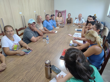 Foto 3: Prefeitura de Quatá promove reunião com representantes das Entidades de Quatá para orientações sobre Credenciamento de repasses ao Terceiro Setor