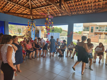 Foto 4: CRAS realiza tarde festiva de Carnaval para grupos de convivência