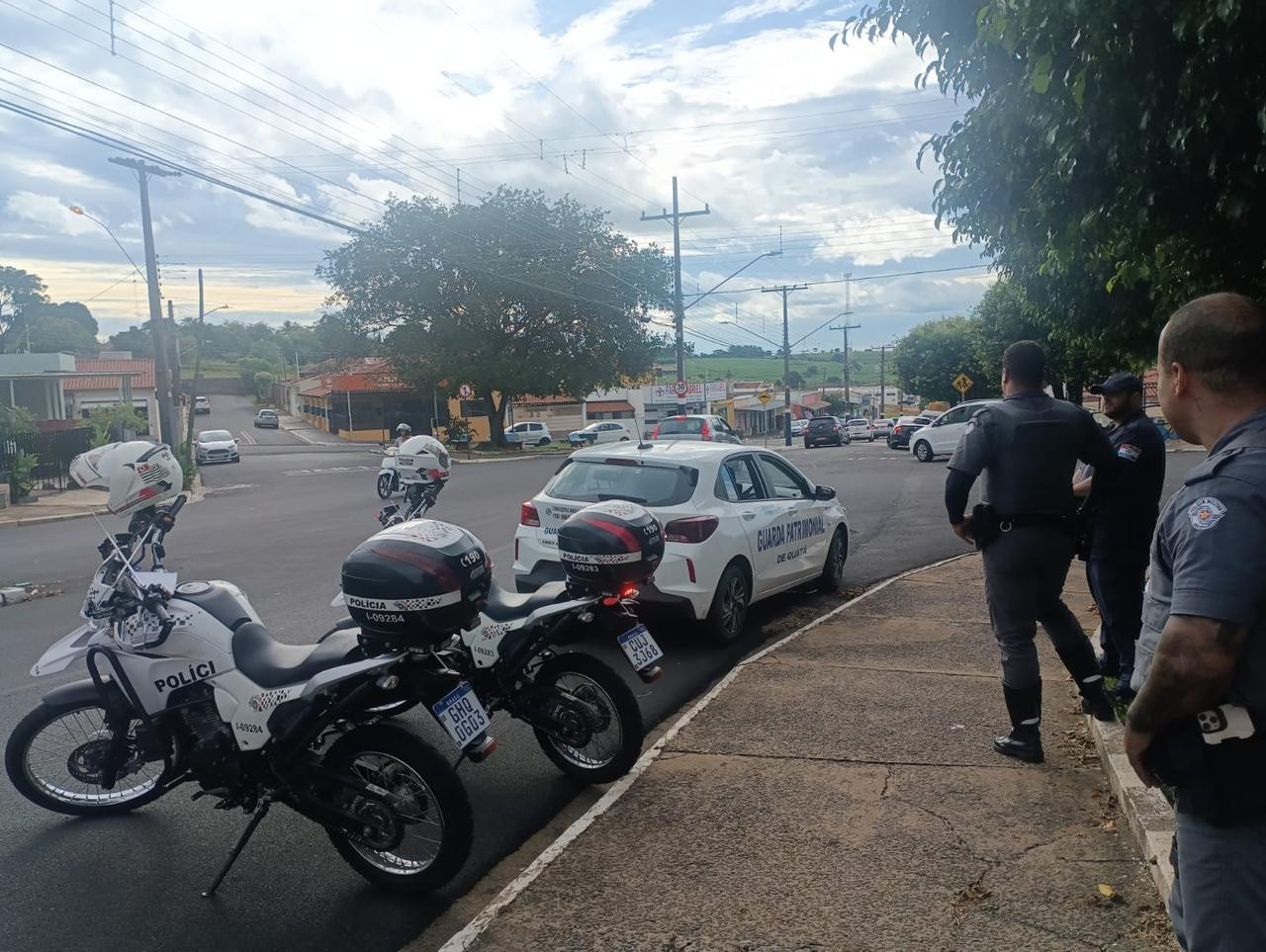 Notícia Segurança e Organização no Trânsito Escolar: Projeto ROCAM - Rondas Ostensivas com Apoio de Motocicletas - atua nas Escolas Municipais