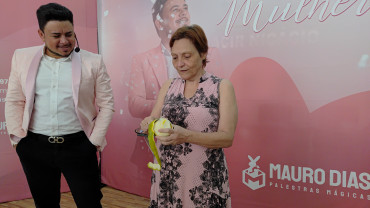 Foto 41: Show de mágica marca evento em especial ao Dia da Mulher